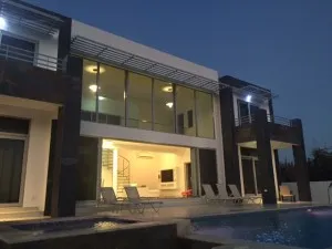 Luxury Ocean View Luxury Villa!