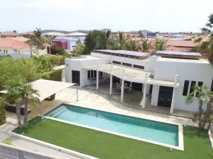 Esmeralda Modern Villa