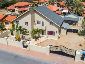 Two Story Family Home with apartment at Wayaca!