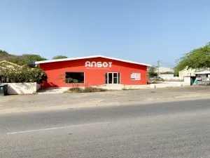 Commercial Building on the Main Road of Dakota for Rent!