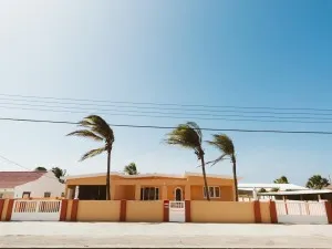 Villa Bakval Across from the Ritz Carlton