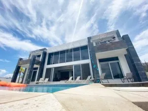 Two Story Luxury Villa with Ocean Views!
