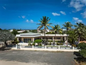 Villa Bubali A Walk to Eagle Beach