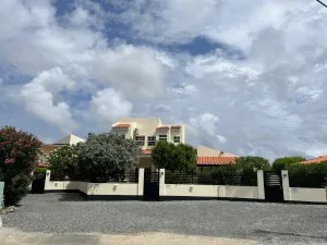 King Suite Apartment in Bubali!
