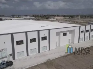 Warehouse , Distribution center, and Store in an amazing location!