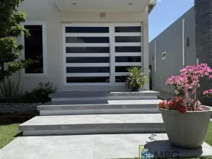 Beautiful Two Bedroom Apartment!