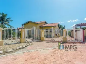 Boroncana Villa!